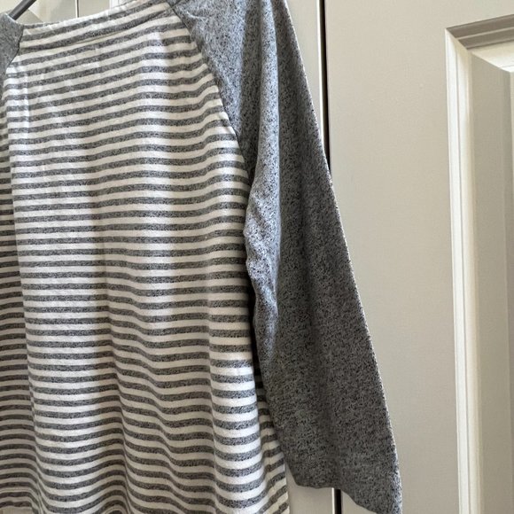 Loft Sweatshirt - Size XL - Picture 3 of 9